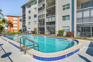 Apartment (2 Bedrooms) | Interior - Lanai & Golf Course View: Cozy Condo in Naples! (Naples)