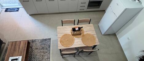 冰箱、微波炉、烤箱、炉灶