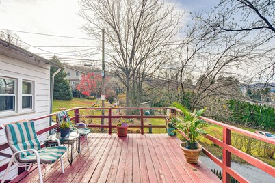 Bethlehem Home w/ Patio & Amazing Sunset Views!