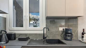 Frigorifero, microonde, forno, piano cottura