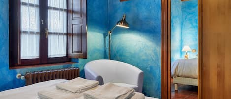 5 bedrooms, iron/ironing board, free WiFi