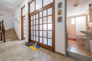 Ducha, secador de pelo, toallas