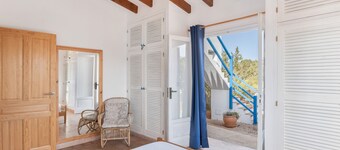 Holiday Home 'Casa Del Sol' with Sea View, Private Terrace and Wi-Fi