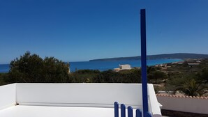 A balcony with a clear view of the sea and distant land. - Holiday Home 'Casa Del Sol' with Sea View, Private Terrace and Wi-Fi (Illes Balears)