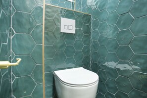 Apartment | Badezimmer | Haartrockner, Seife, Shampoo