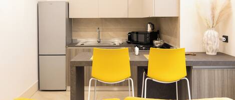 Kühlschrank, Kochgeschirr/Geschirr/Besteck, Hummer-/Krabbenkochtopf