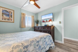 1 bedroom, iron/ironing board, travel cot, free WiFi - Garden City Beach Oceanfront Condo 510 | Rising Tides Properties Rental (Murrells Inlet)