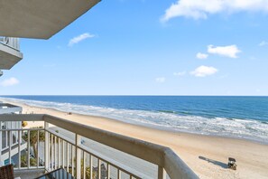 On the beach - Garden City Beach Oceanfront Condo 510 | Rising Tides Properties Rental (Murrells Inlet)