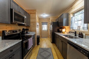 Fridge, microwave, oven, stovetop - The Gertie Cabin w/Hot Tub at Halfback Hollar Farm (Black Mountain)