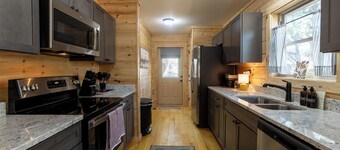 The Gertie Cabin w/Hot Tub at Halfback Hollar Farm