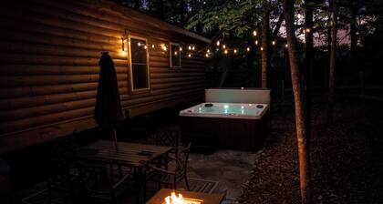The Gertie Cabin w/Hot Tub at Halfback Hollar Farm