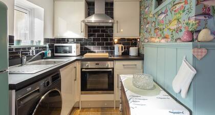 Host Stay Candyfloss Cottage