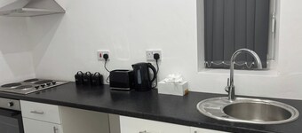 1 Bed Flat - Sleeps 2 - Parking - Wifi