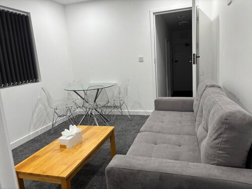 1 Bed Flat - Sleeps 2 - Parking - Wifi