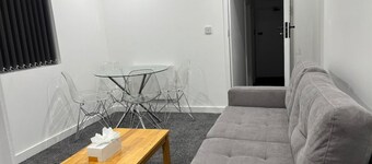 1 Bed Flat - Sleeps 2 - Parking - Wifi