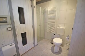 Bathroom - Skandinavisches Ferienhaus in Mirow (Mirow)