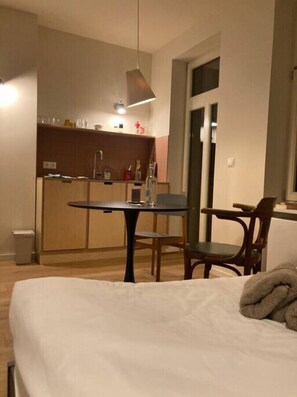 1 bedroom, desk, iron/ironing board, WiFi