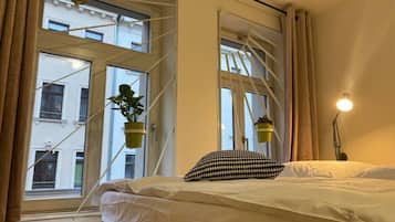 1 bedroom, desk, iron/ironing board, WiFi