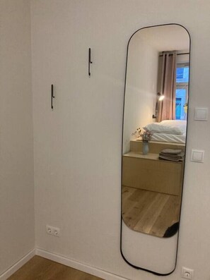 1 chambre, bureau, fer et planche à repasser, Wi-Fi