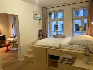 1 chambre, bureau, fer et planche à repasser, Wi-Fi
