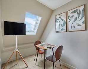 Apartment | Dining