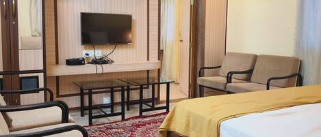Family Apartment, City View | Premium bedding, in-room safe, soundproofing