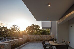 تناول الطعام بالخارج