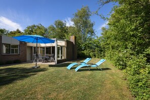 Bungalow | Terrace/patio - Fireplace Bungalow in Family Park (Sint Maartensvlotbrug)