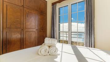 3 bedrooms, blackout drapes, free WiFi