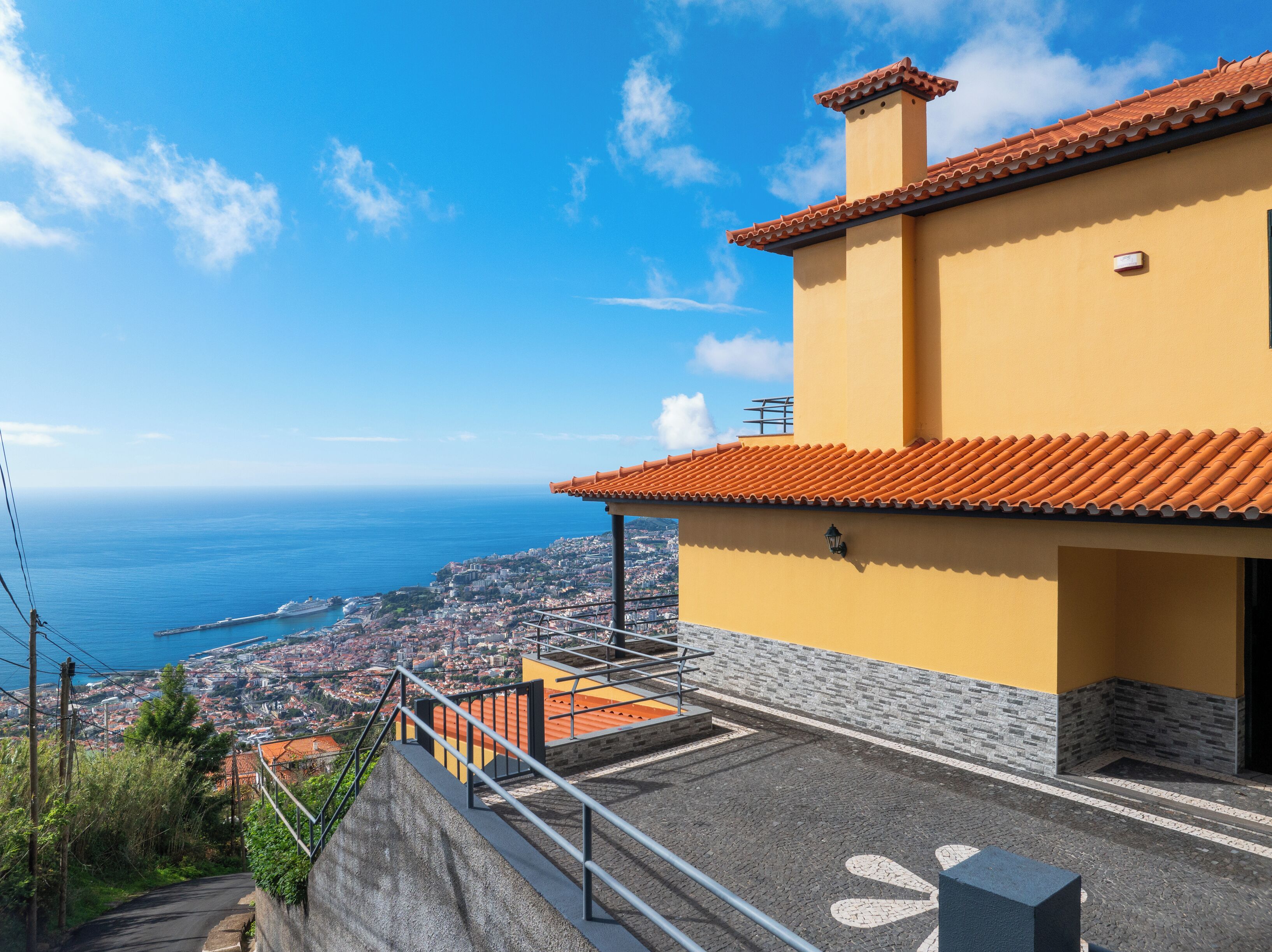 숙박 시설에서 보는 시내 전망