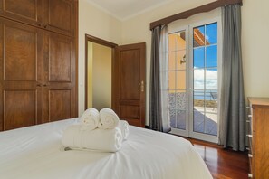 3 bedrooms, blackout curtains, free WiFi