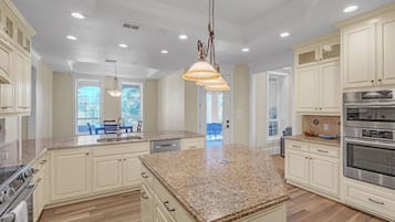 Rumah, 4 kamar tidur | Dapur pribadi | Lemari es, oven, mesin pembuat kopi/teh, dan pemanggang roti