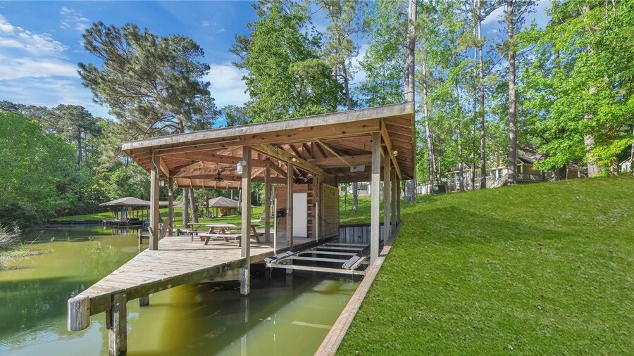 Wooded Lake Retreat 3 Bedroom Home