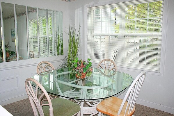 Villa, 2 Bedrooms | Dining