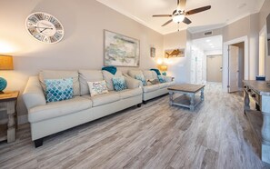 Condo, 1 Bedroom | Living area