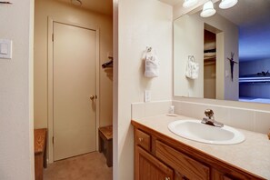 Condo, 2 Bedrooms | Bathroom - Ten Mile Haus C-9 2 Bedroom Condo (Copper Mountain)