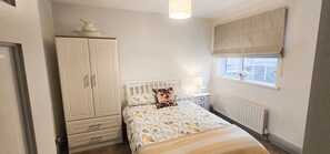4 bedrooms, bed sheets
