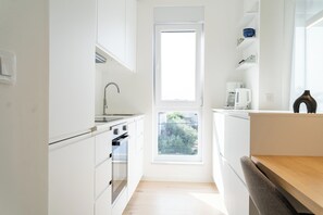 Apartment, Balcony | Private kitchen | Full-size fridge, oven, stovetop, dishwasher