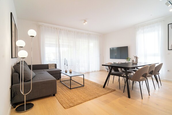 Apartment, 3 Bedrooms, Balcony | Living area