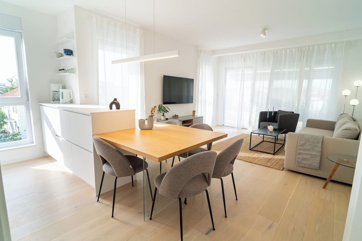 Apartamento, balcón | Comedor