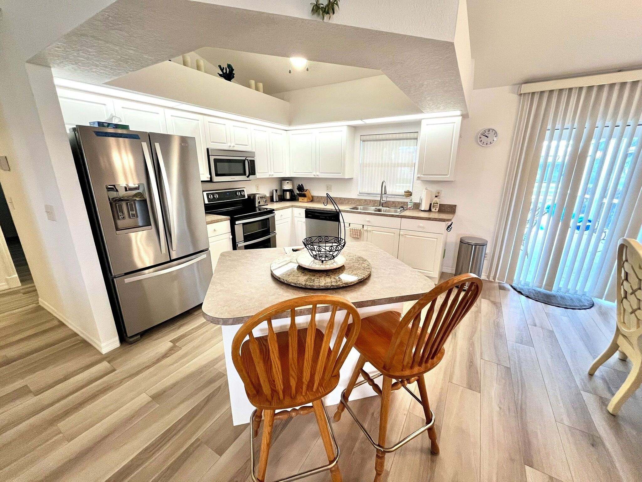 ثلاجة، ميكروويف، فرن، موقد طهي مسطح