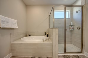 Shower, hair dryer, towels - Welcome to Villa Liliana, Special Pricing, Modern private House, Heated Pool, (Cape Coral)