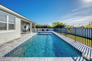 Outdoor pool, a heated pool - Welcome to Villa Liliana,Modern new private House,Heated Pool,WI-FI,Smart TV (Cape Coral)