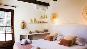 5 habitaciones, tabla de planchar con plancha, cuna de viaje y wifi 
