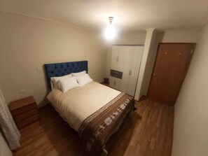 3 quartos, ferros/tábuas de passar roupa, Wi-Fi, roupa de cama