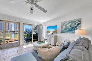 TV - Literally steps to the beach, across from Whale's Tail on the Gulf of Mexico! (Miramar Beach)