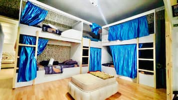 3 habitaciones, tabla de planchar con plancha, wifi y ropa de cama