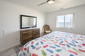 2 bedrooms, internet - 2 BR Oceanfront Condo - Channel Marker 305 (Surfside Beach)