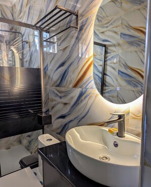 Deluxe Double Room | Lake view - twalumba resort and hotels (Central Province)