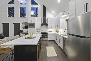 Refrigerador, microondas, horno, placa de cocina